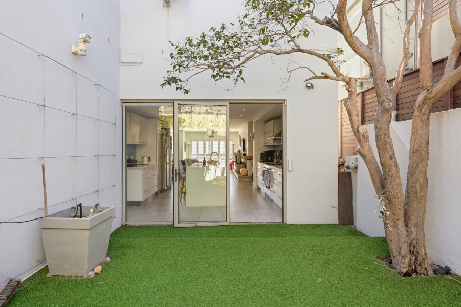3 Bedroom Property for Sale in Vredehoek Western Cape